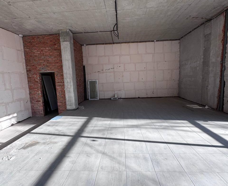 Оренда фасадного приміщення комерційного призначення, вул.Грушевського, 72 м2.