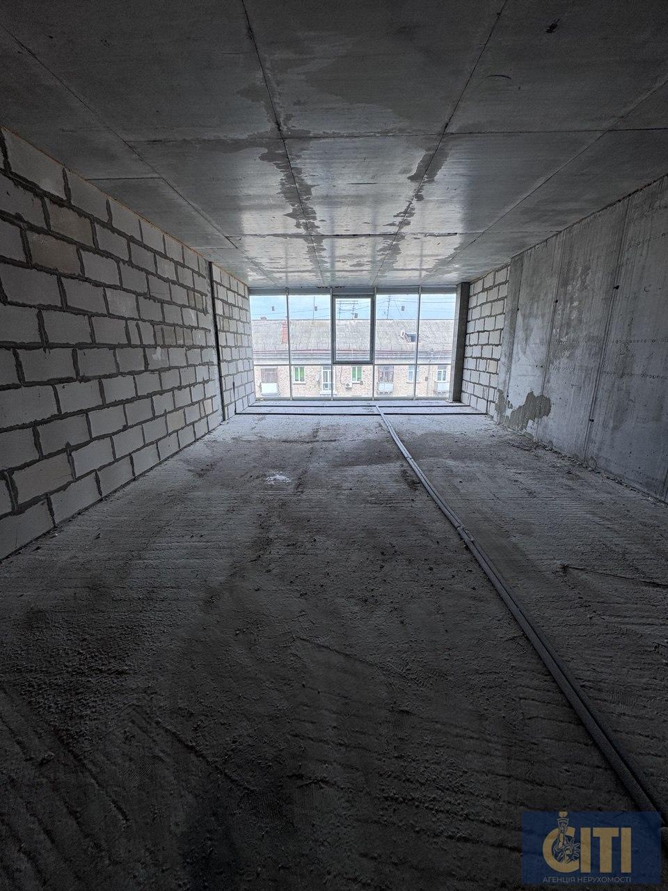 Панорамне приміщення в сучасному бізнес-центрі по вул. Київська, 62 м², на 5-му поверсі