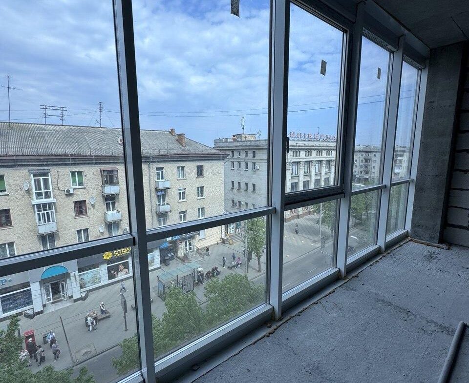 Панорамне приміщення в сучасному бізнес-центрі по вул. Київська, 62 м², на 5-му поверсі