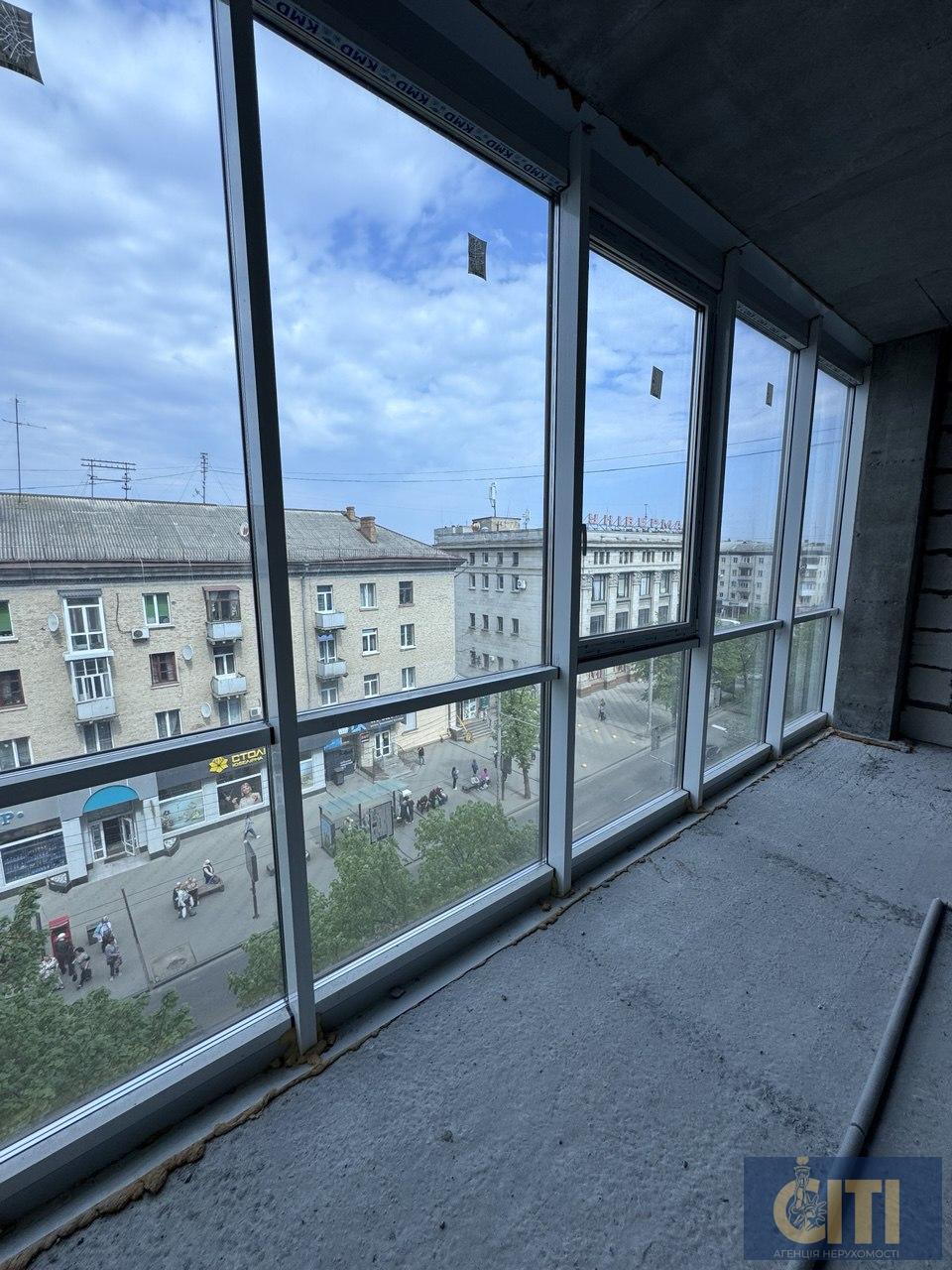 Панорамне приміщення в сучасному бізнес-центрі по вул. Київська, 62 м², на 5-му поверсі Панорамне приміщення в сучасному бізнес-центрі по вул. Київська, 62 м², на 5-му поверсі