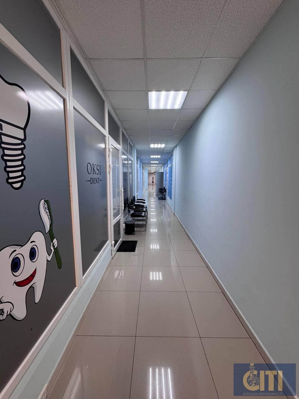 Приміщення у бізнес-центрі по вул. Перемоги, 25 м², на 2-му поверсі Приміщення у бізнес-центрі по вул. Перемоги, 25 м², на 2-му поверсі