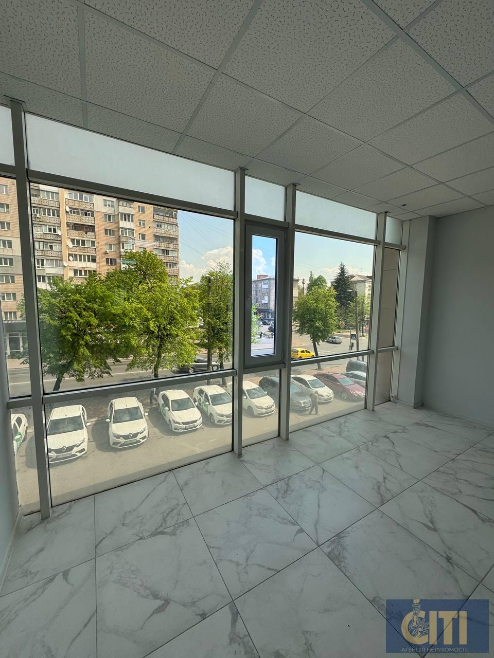 Приміщення у бізнес-центрі по вул. Перемоги, 43 м², на 2-му поверсі. Приміщення у бізнес-центрі по вул. Перемоги, 43 м², на 2-му поверсі.