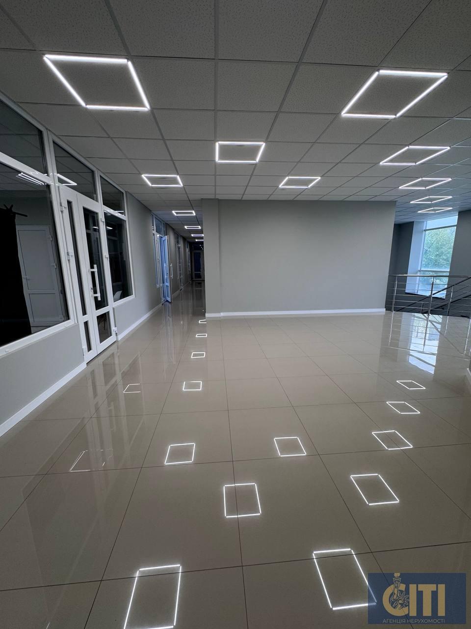 Приміщення у бізнес-центрі по вул. Перемоги, 52 м², простір типу open space на 2-му поверсі. Приміщення у бізнес-центрі по вул. Перемоги, 52 м², простір типу open space на 2-му поверсі.