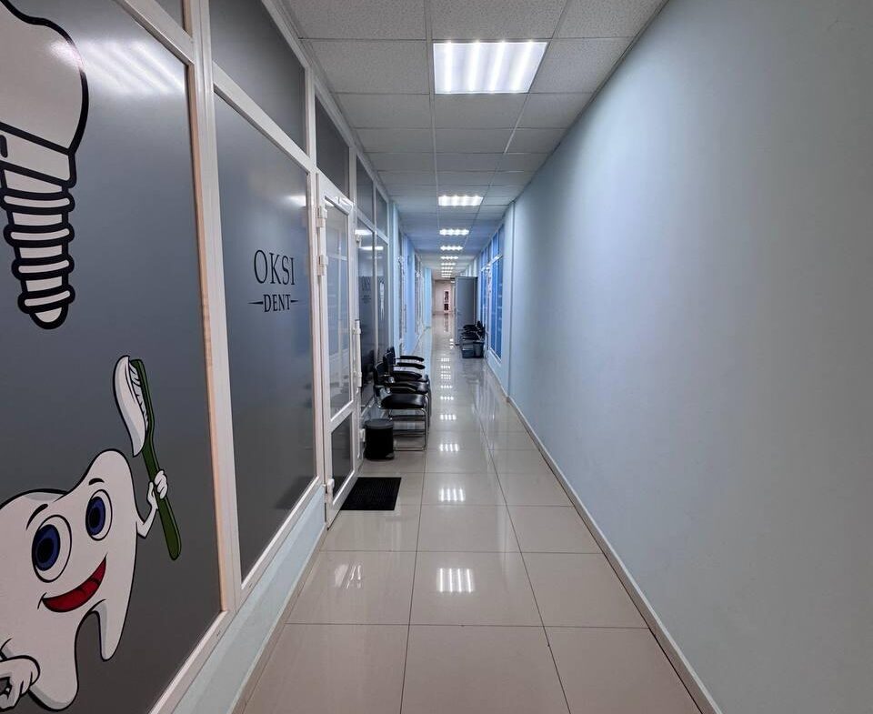 Приміщення у бізнес-центрі по вул. Перемоги, 52 м², простір типу open space на 2-му поверсі.