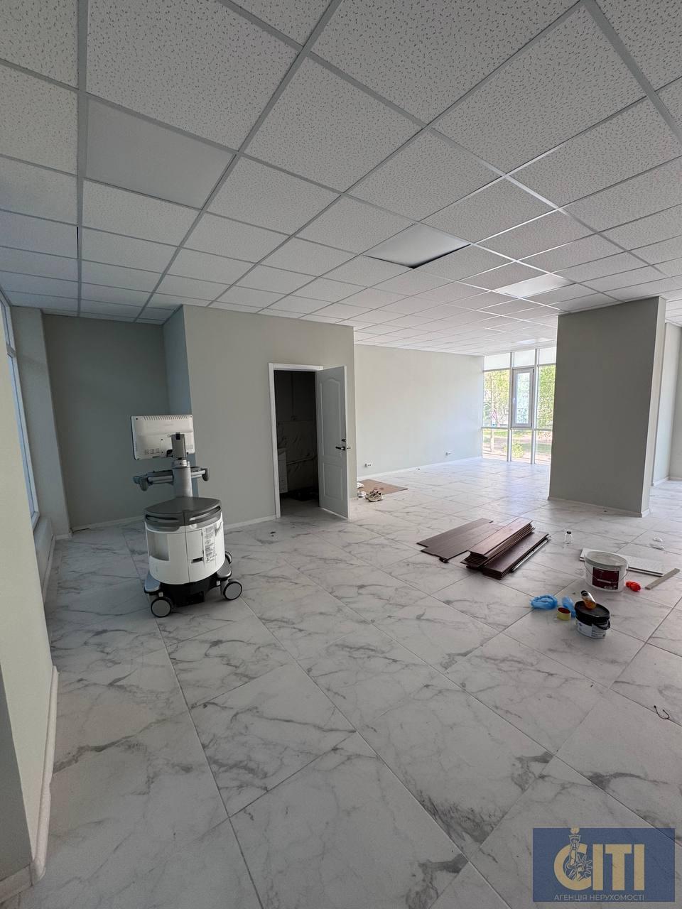 Приміщення у бізнес-центрі по вул. Перемоги, 80 м², простір типу open space на 2-му поверсі. Приміщення у бізнес-центрі по вул. Перемоги, 80 м², простір типу open space на 2-му поверсі.