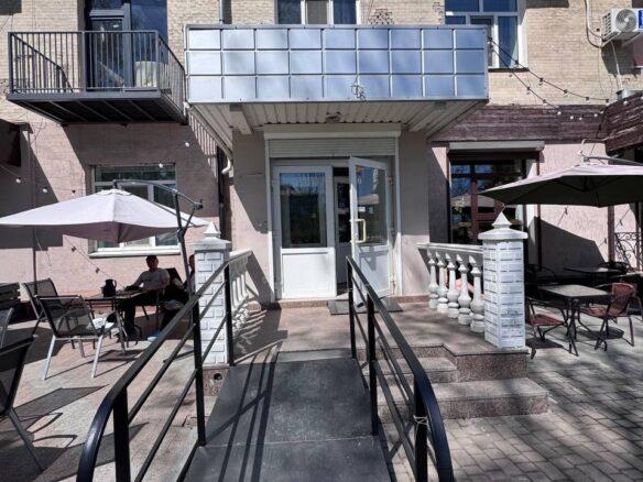 Приміщення у самому центрі міста — Небесної Сотні/Лятошинського, 57 м².