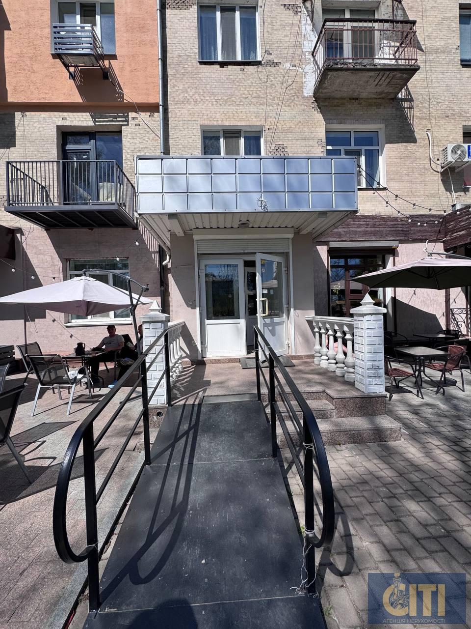 Приміщення у самому центрі міста — Небесної Сотні/Лятошинського, 57 м². Приміщення у самому центрі міста — Небесної Сотні/Лятошинського, 57 м².