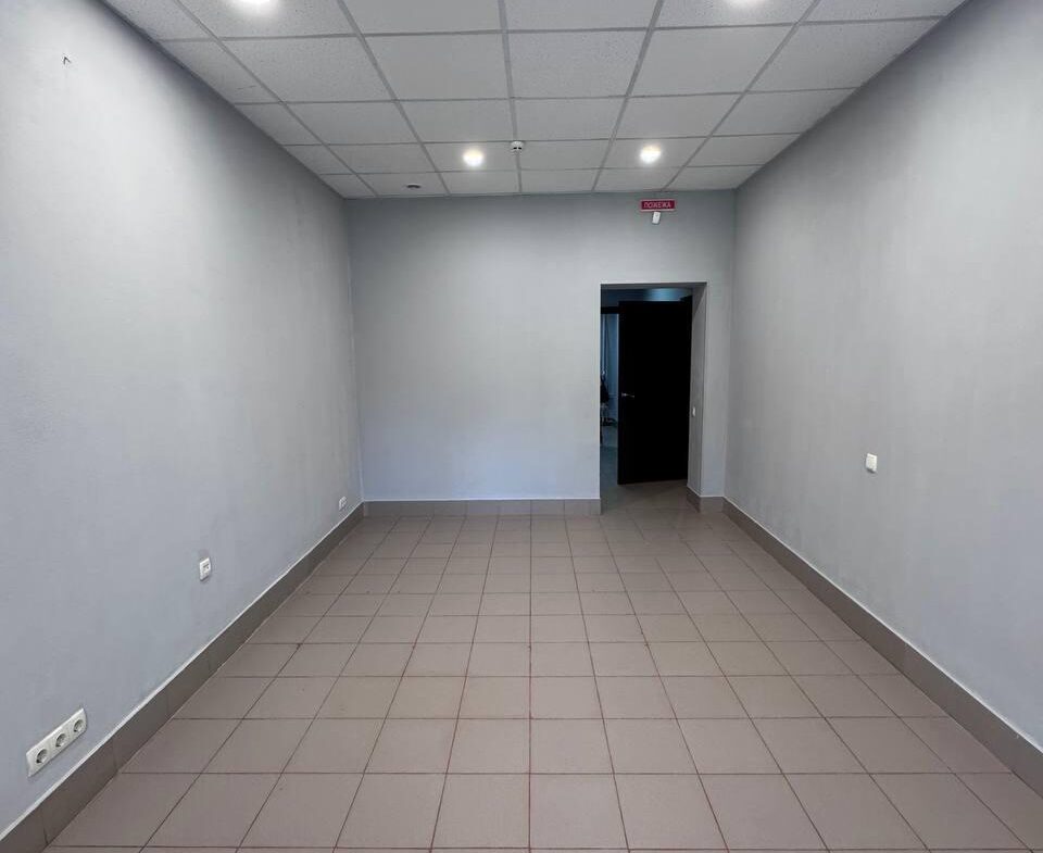 Приміщення у самому центрі міста — Небесної Сотні/Лятошинського, 57 м².