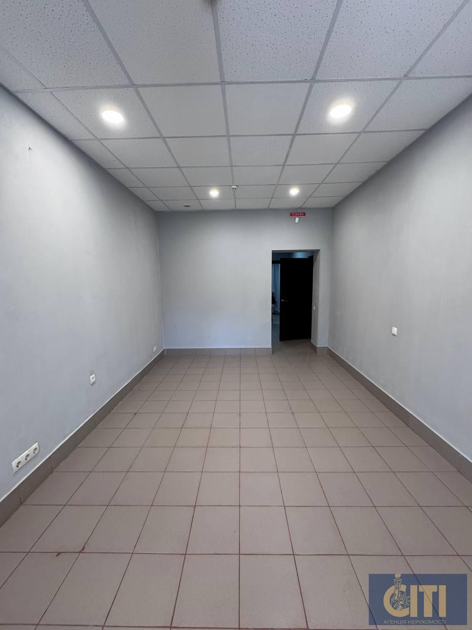 Приміщення у самому центрі міста — Небесної Сотні/Лятошинського, 57 м².