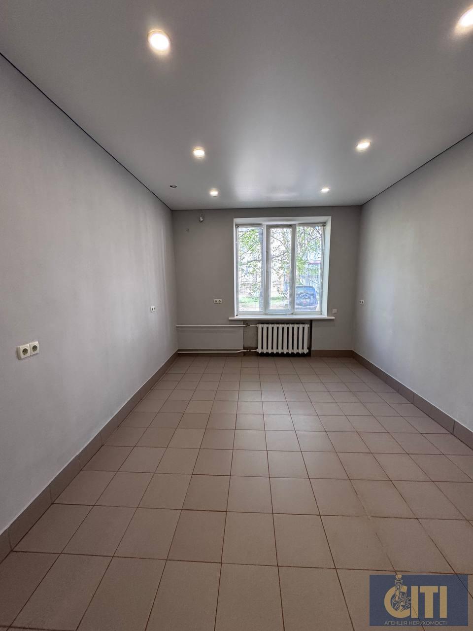 Приміщення у самому центрі міста — Небесної Сотні/Лятошинського, 57 м².