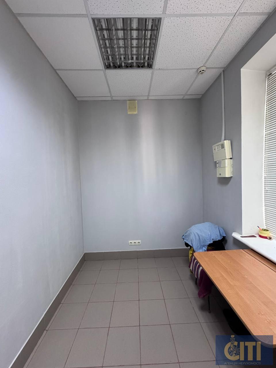 Приміщення у самому центрі міста — Небесної Сотні/Лятошинського, 57 м².