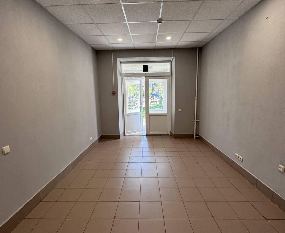 Приміщення у самому центрі міста — Небесної Сотні/Лятошинського, 57 м².