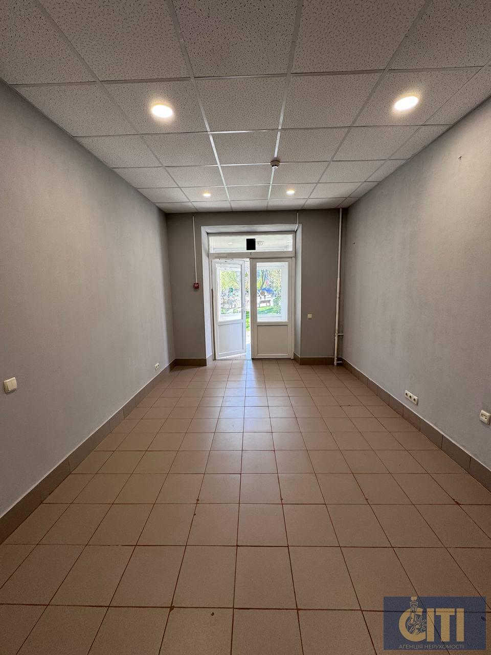 Приміщення у самому центрі міста — Небесної Сотні/Лятошинського, 57 м².