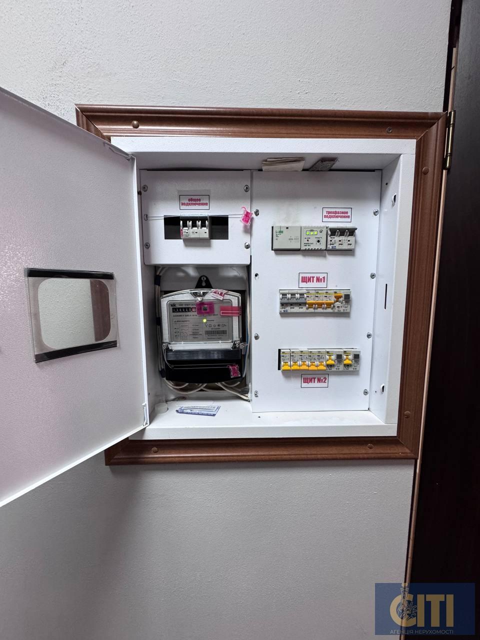 Приміщення у самому центрі міста — Небесної Сотні/Лятошинського, 57 м².