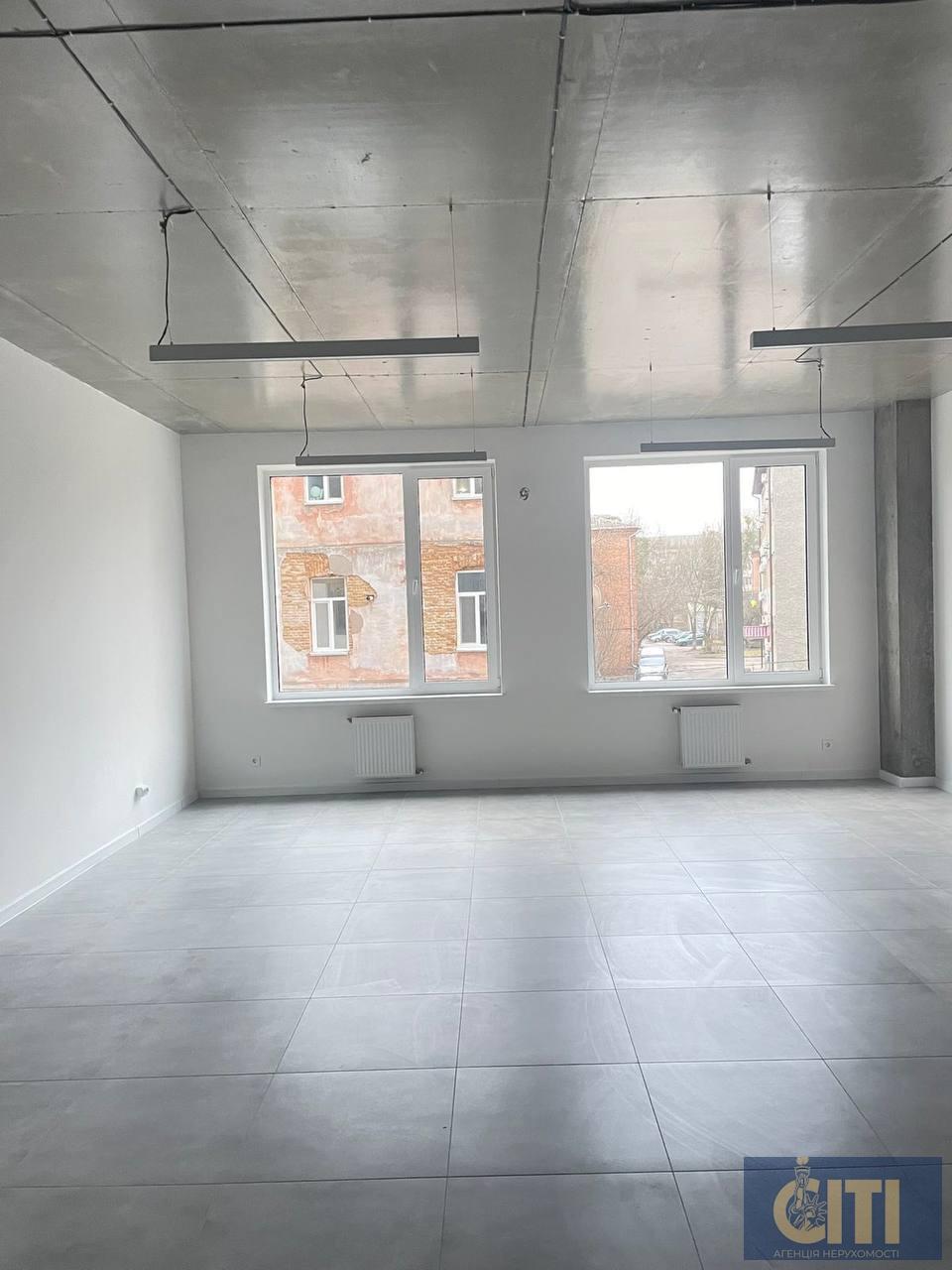 Приміщення в сучасному бізнес-центрі по вул. Київська, 50 м², на 3-му поверсі