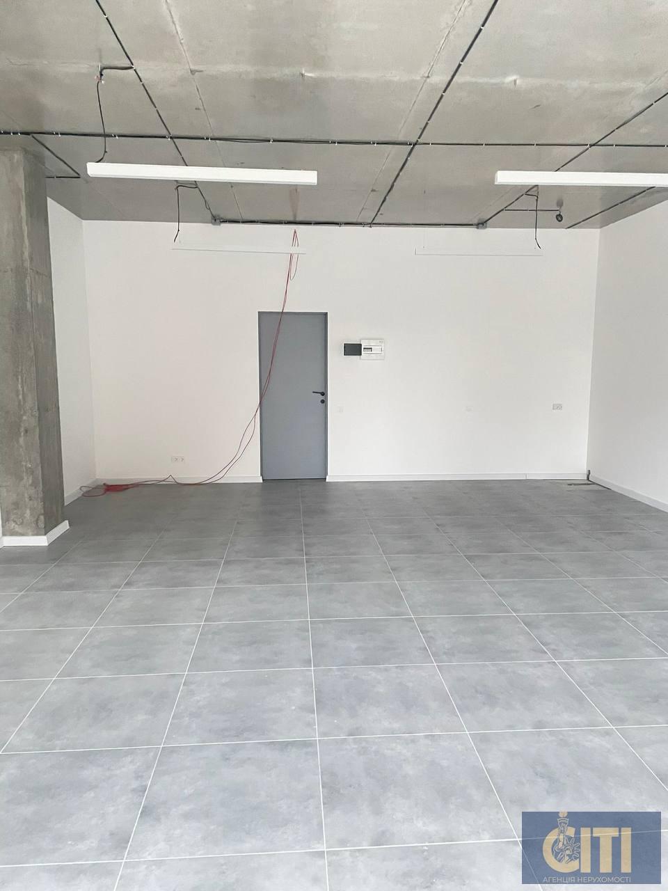 Приміщення в сучасному бізнес-центрі по вул. Київська, 50 м², на 3-му поверсі