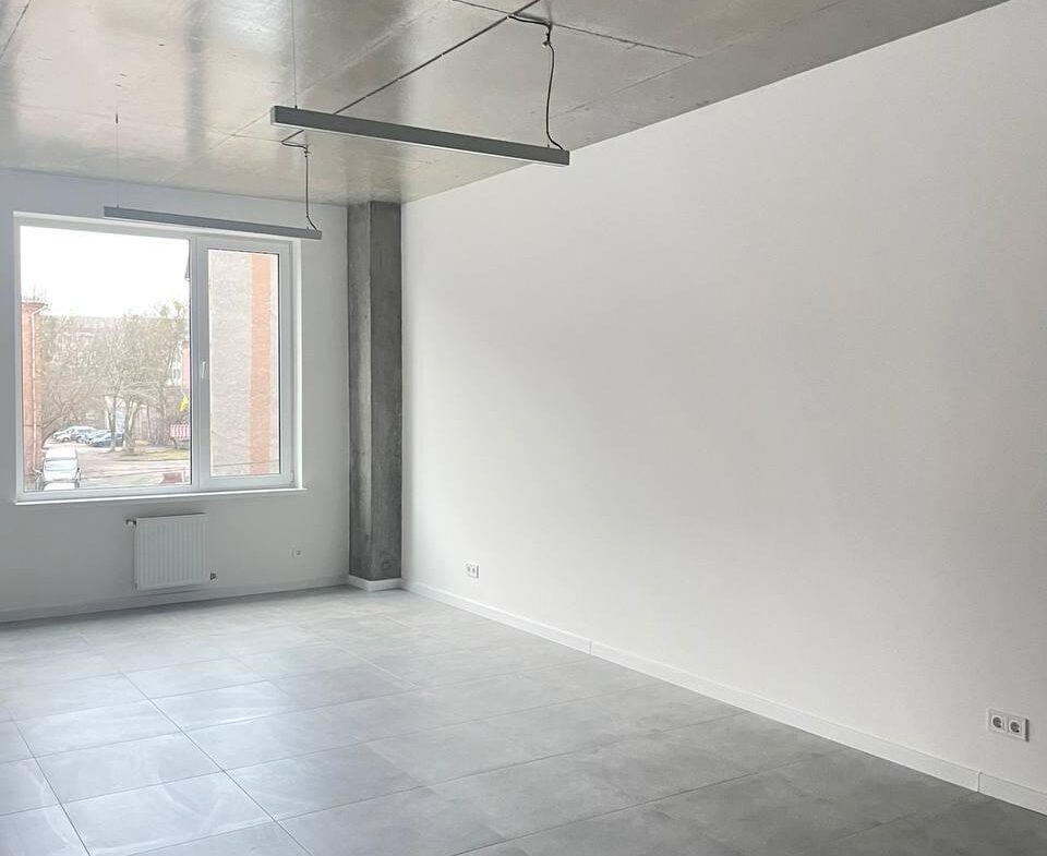Приміщення в сучасному бізнес-центрі по вул. Київська, 50 м², на 3-му поверсі