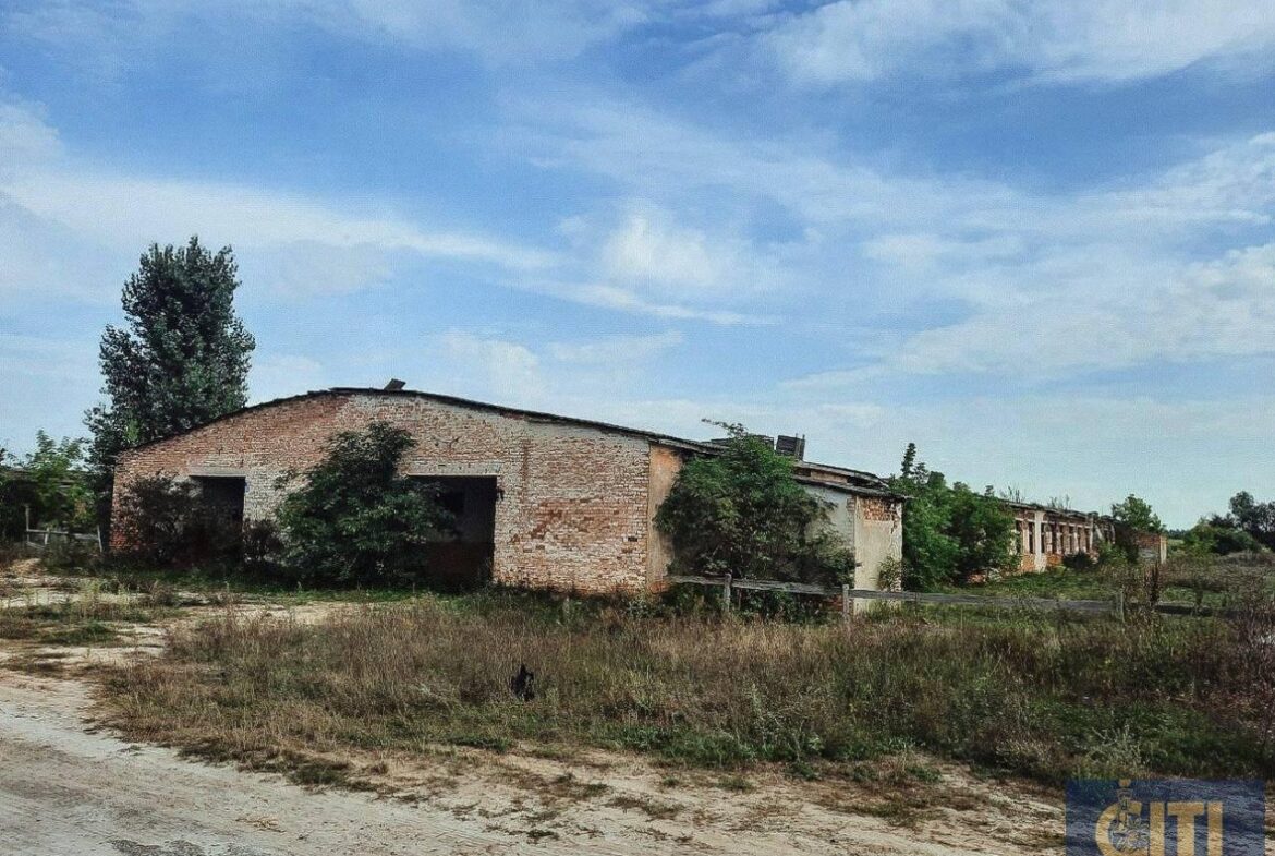 Продається промислове приміщення біля Житомира, 1700 м²