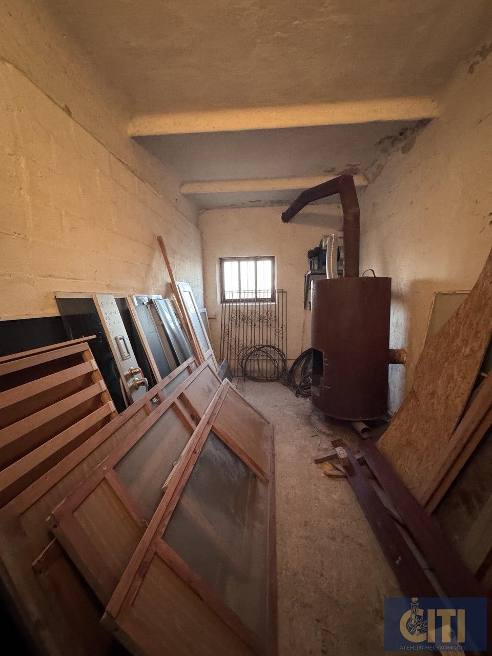 Продаж нежитлової будівлі у м.Коростень загальною площею 511 м²