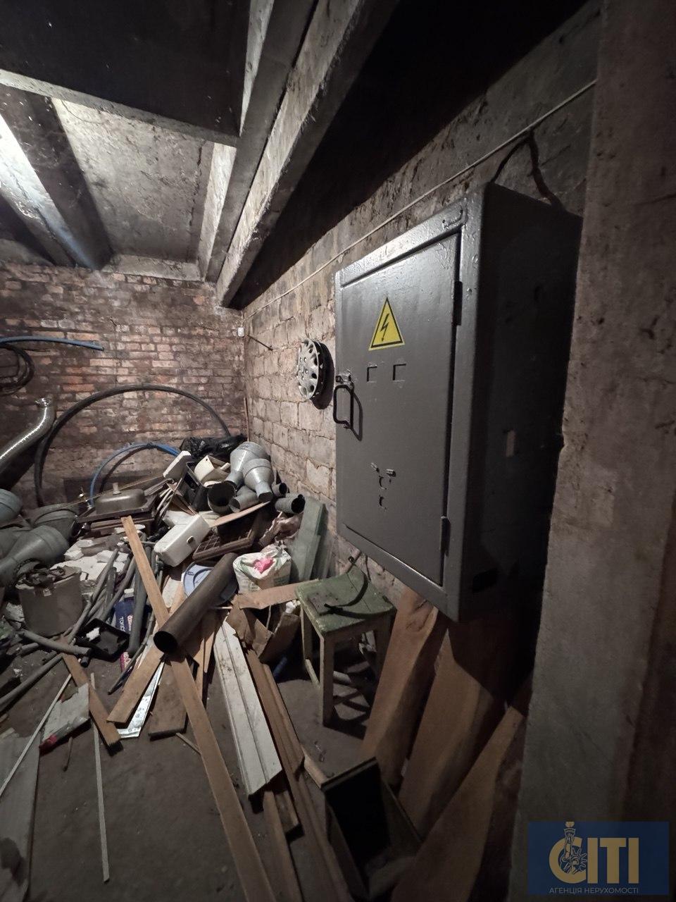 Продаж нежитлової будівлі у м.Коростень загальною площею 511 м²