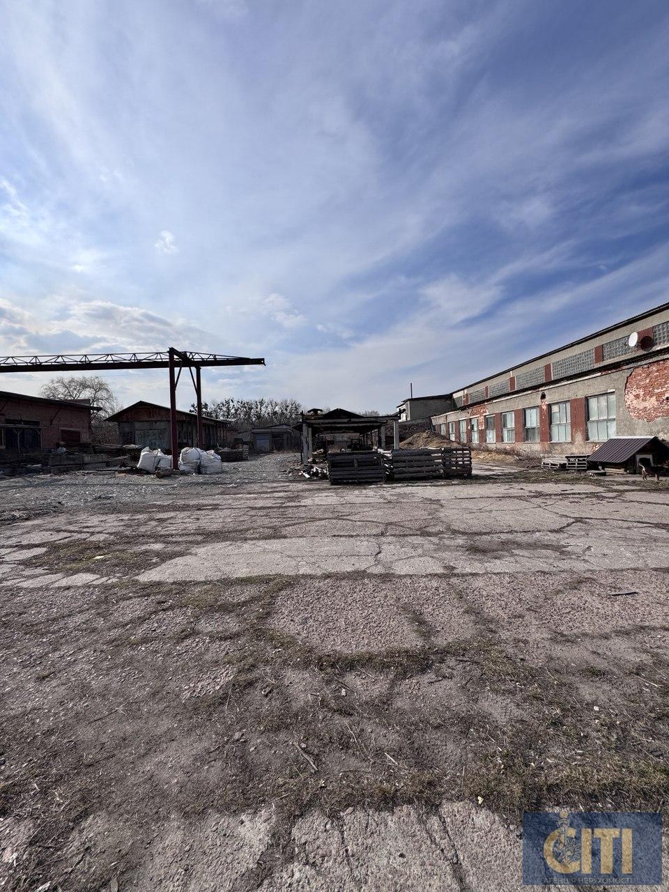 Продаж нежитлової частини будівлі у м.Коростень загальною площею 346 м²