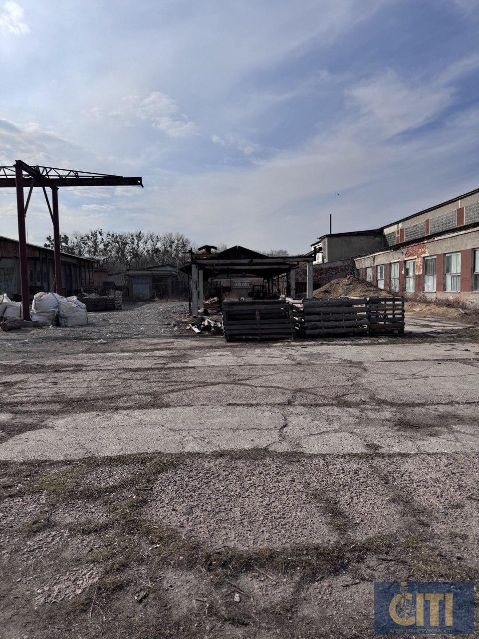 Продаж нежитлової частини будівлі у м.Коростень загальною площею 346 м²