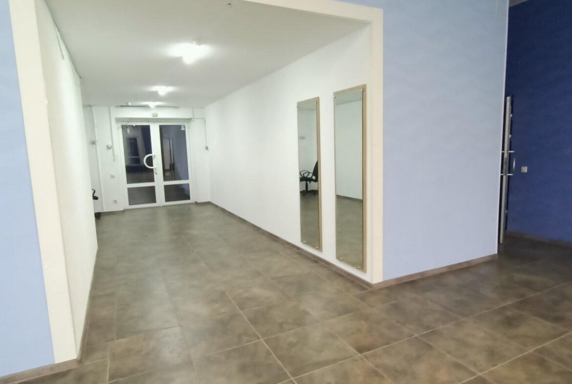 Здається приміщення на другому поверсі площею 600 м2 у відмінному стані