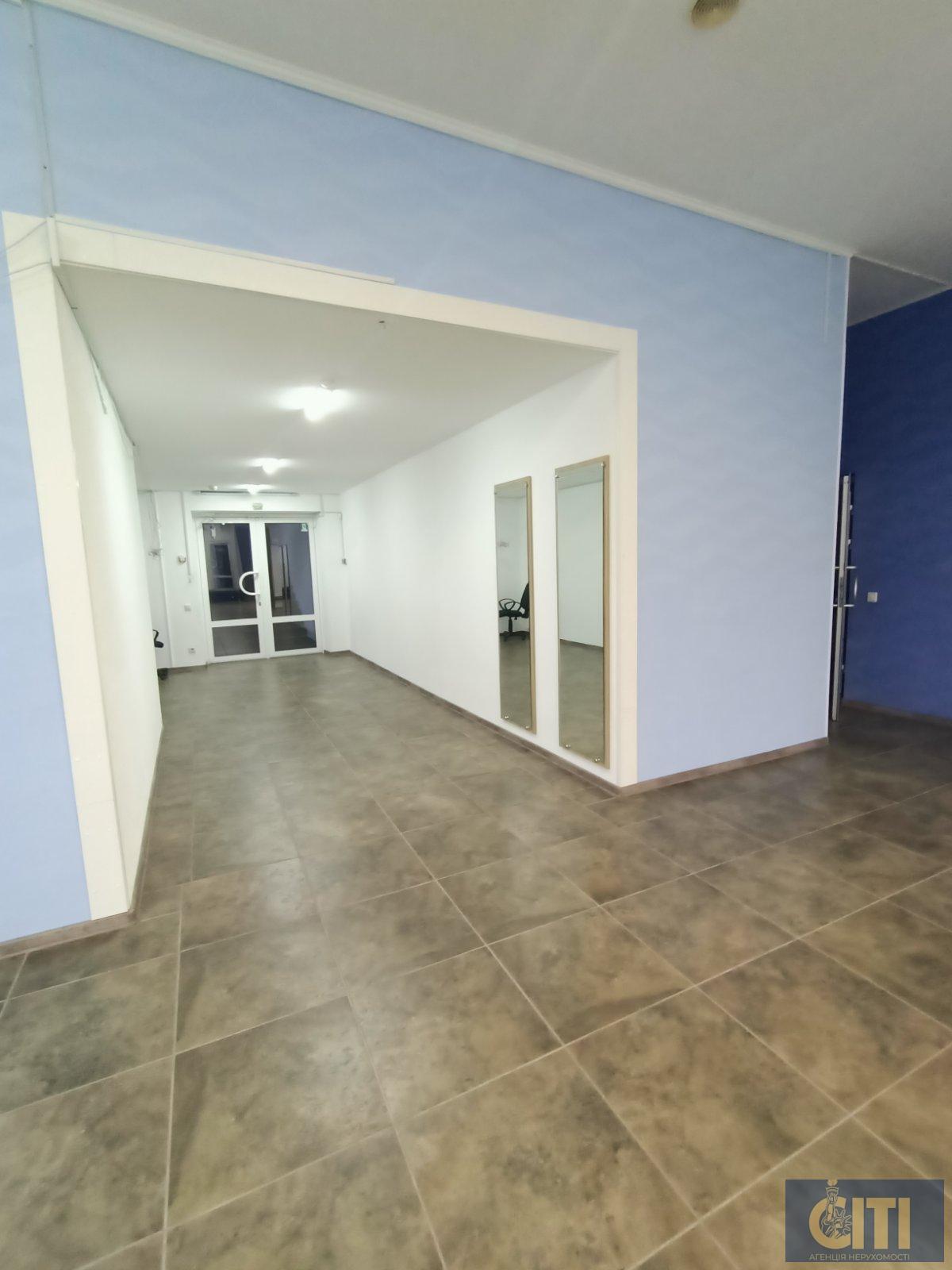 Сдаётся помещение на втором этаже площадью 600 м2 в отличном состоянии Здається приміщення на другому поверсі площею 600 м2 у відмінному стані