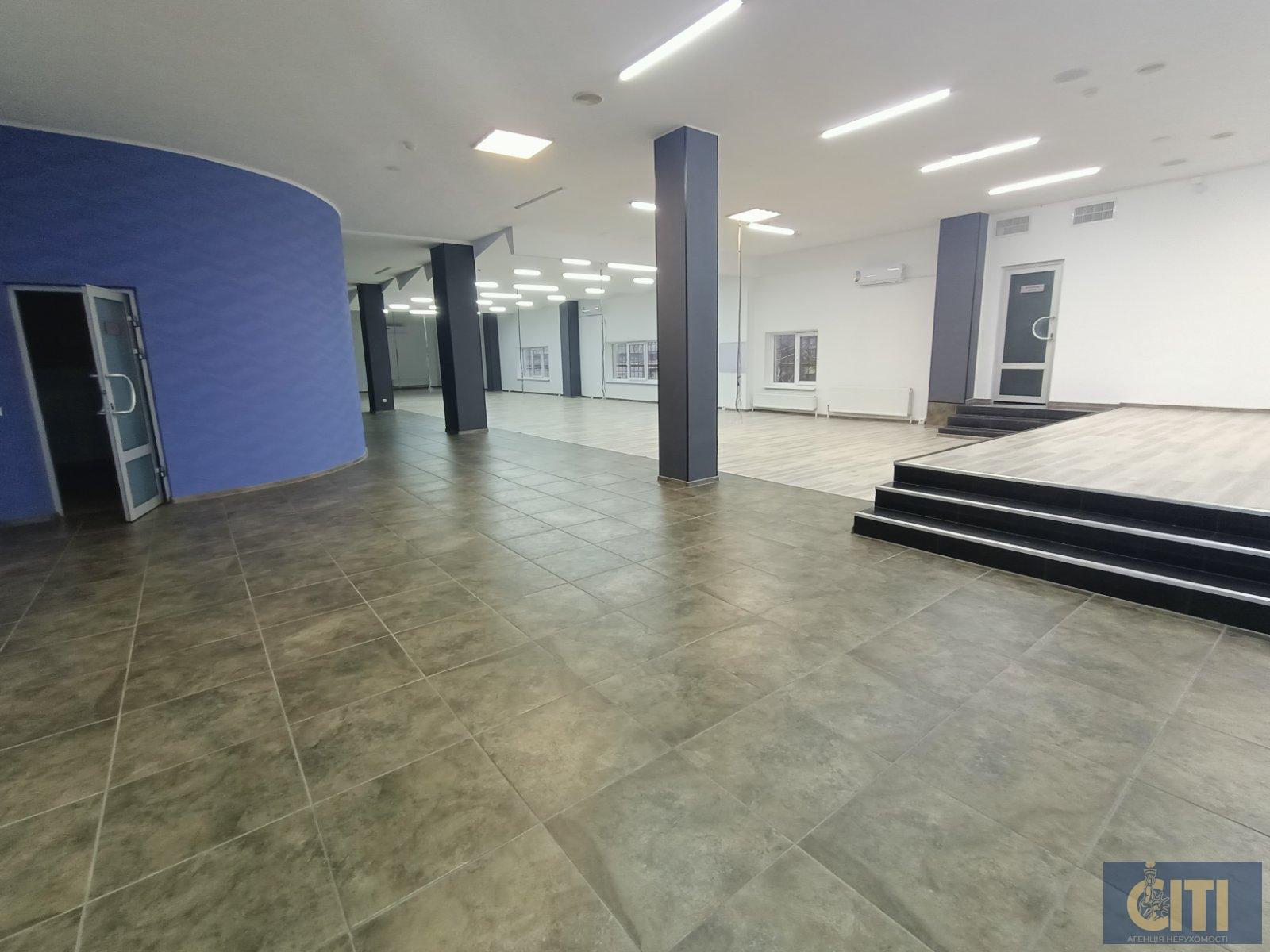 Сдаётся помещение на втором этаже площадью 600 м2 в отличном состоянии Здається приміщення на другому поверсі площею 600 м2 у відмінному стані