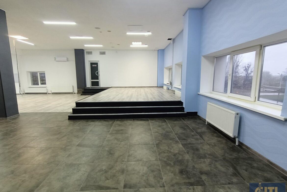 Здається приміщення на другому поверсі площею 600 м2 у відмінному стані