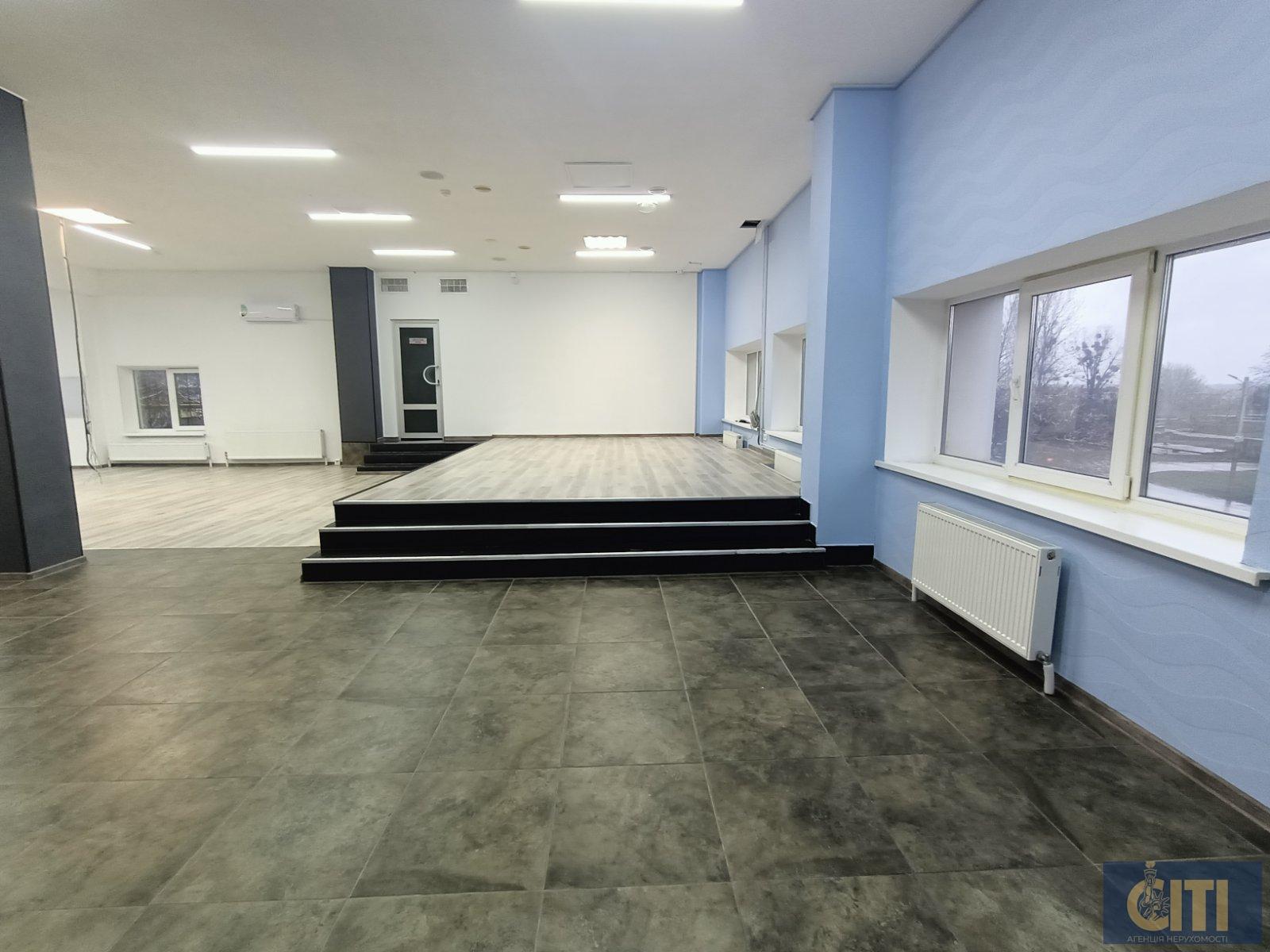 Здається приміщення на другому поверсі площею 600 м2 у відмінному стані