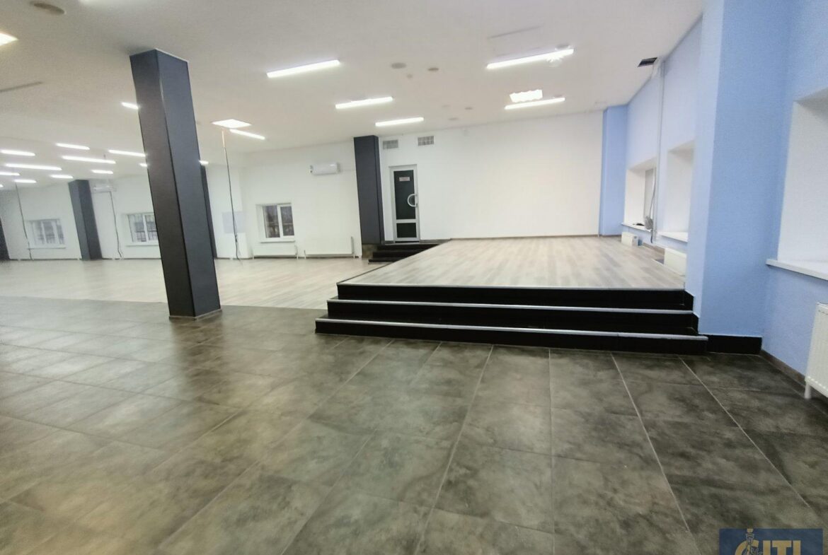 Здається приміщення на другому поверсі площею 600 м2 у відмінному стані