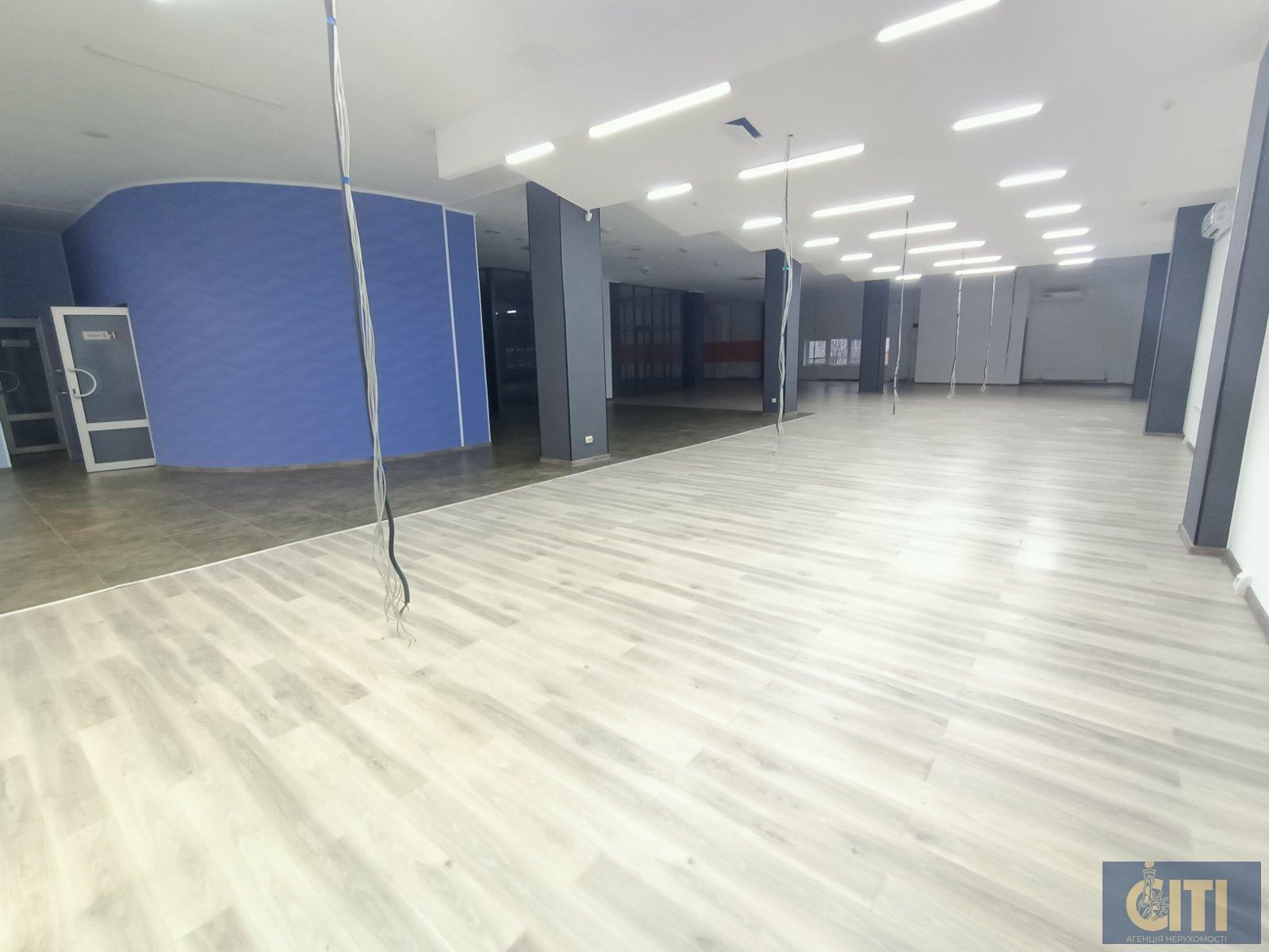 Сдаётся помещение на втором этаже площадью 600 м2 в отличном состоянии Здається приміщення на другому поверсі площею 600 м2 у відмінному стані
