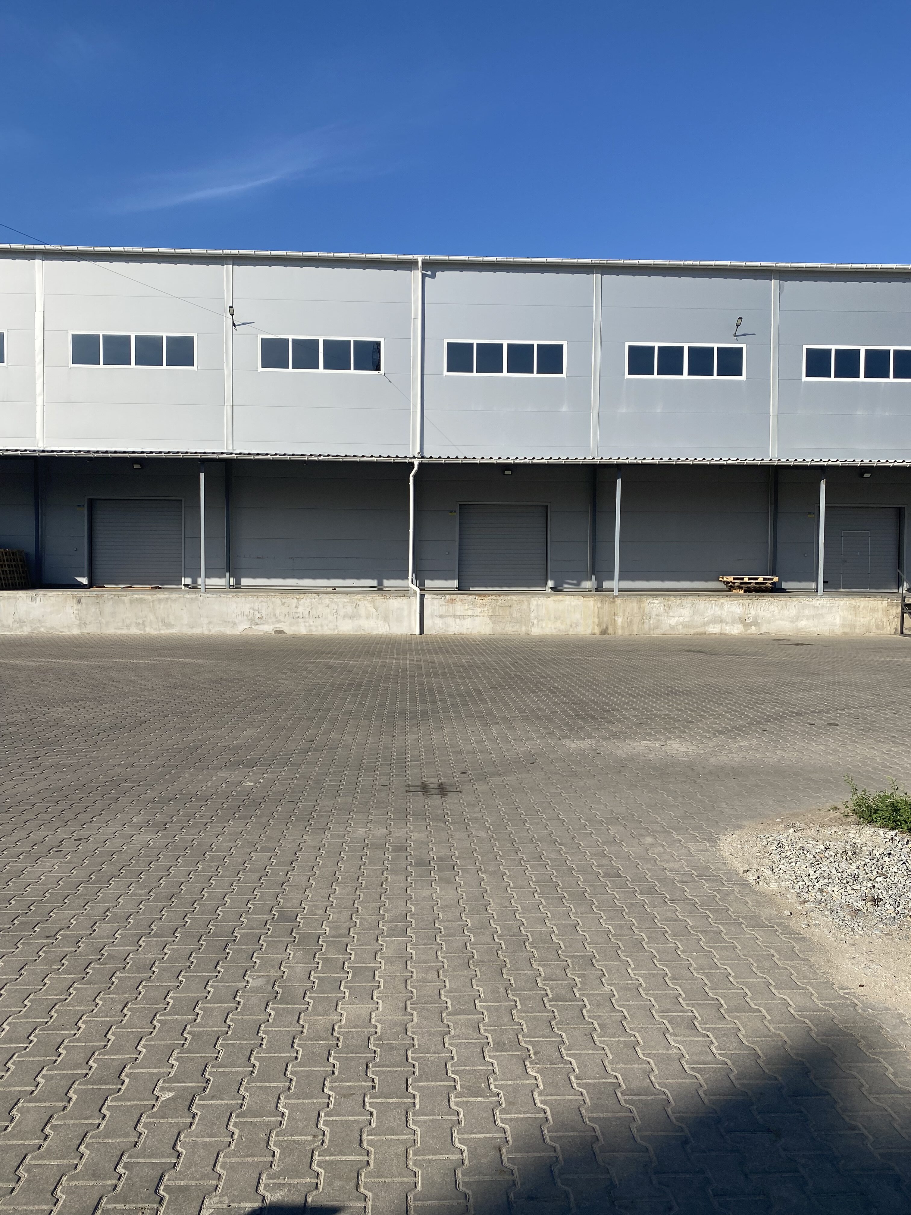 Сдаются в аренду новые современные складские помещения общей площадью 3827 кв.м Здаються в оренду нові сучасні складські приміщення загальною площею 3827 кв.м.