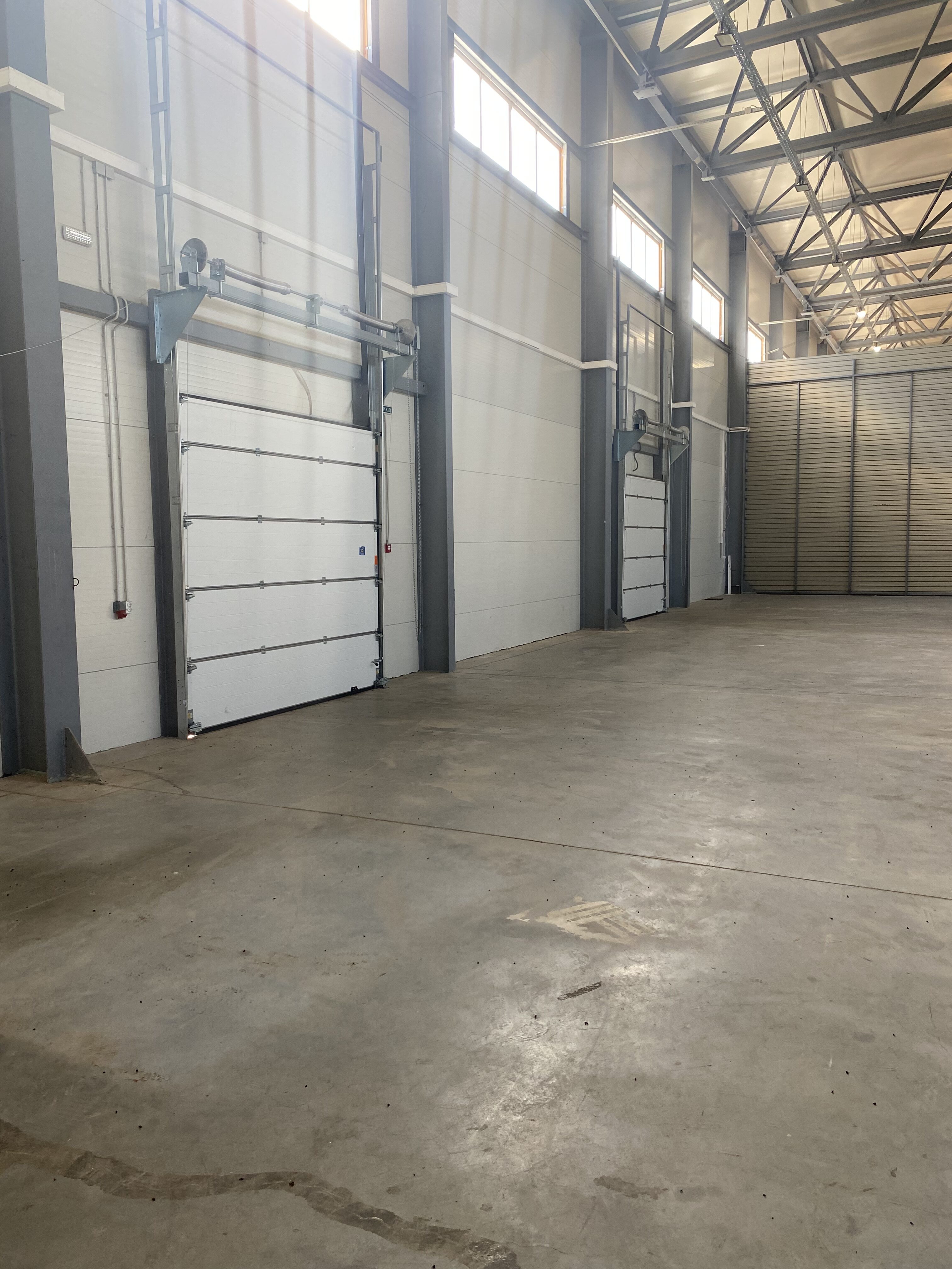 Сдаются в аренду новые современные складские помещения общей площадью 3827 кв.м Здаються в оренду нові сучасні складські приміщення загальною площею 3827 кв.м.