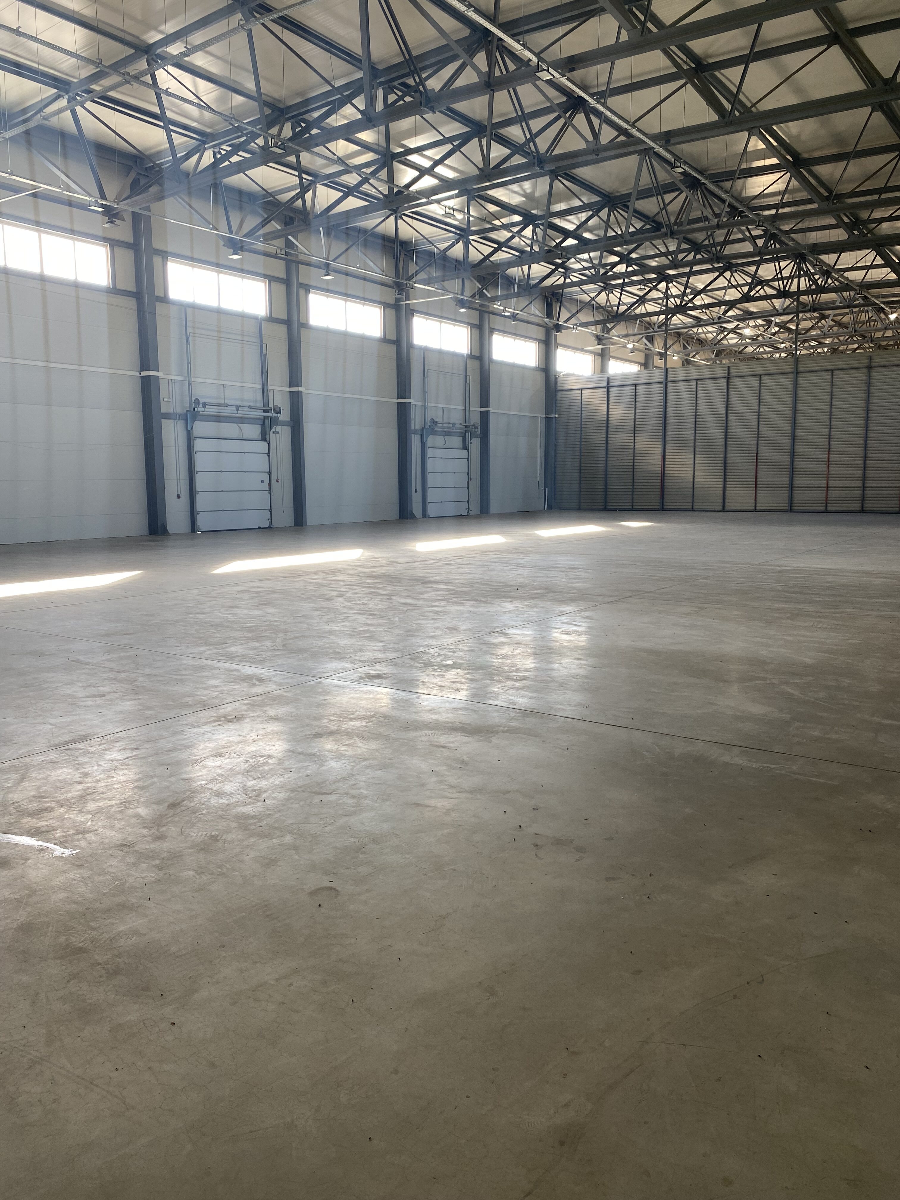 Сдаются в аренду новые современные складские помещения общей площадью 3827 кв.м Здаються в оренду нові сучасні складські приміщення загальною площею 3827 кв.м.