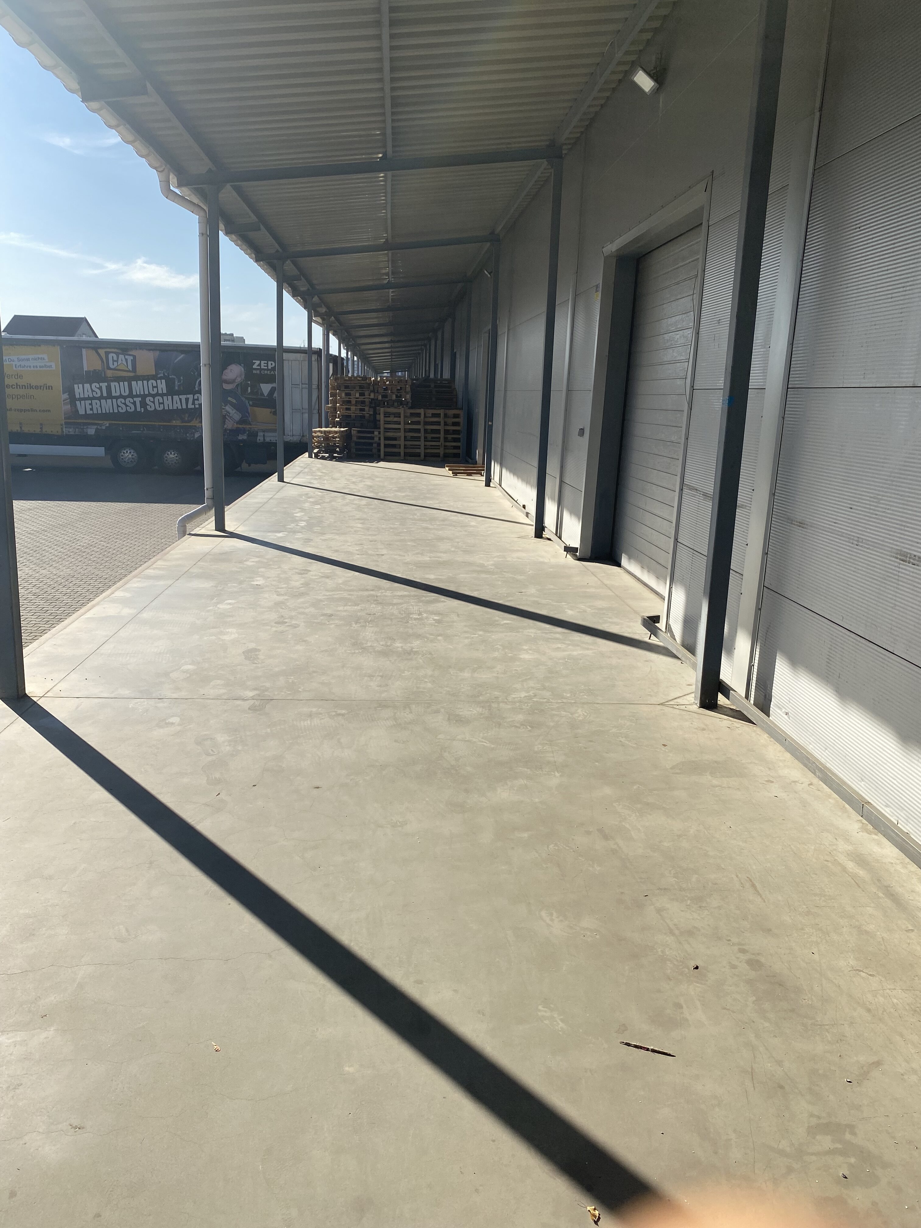 Здаються в оренду нові сучасні складські приміщення загальною площею 3827 кв.м.