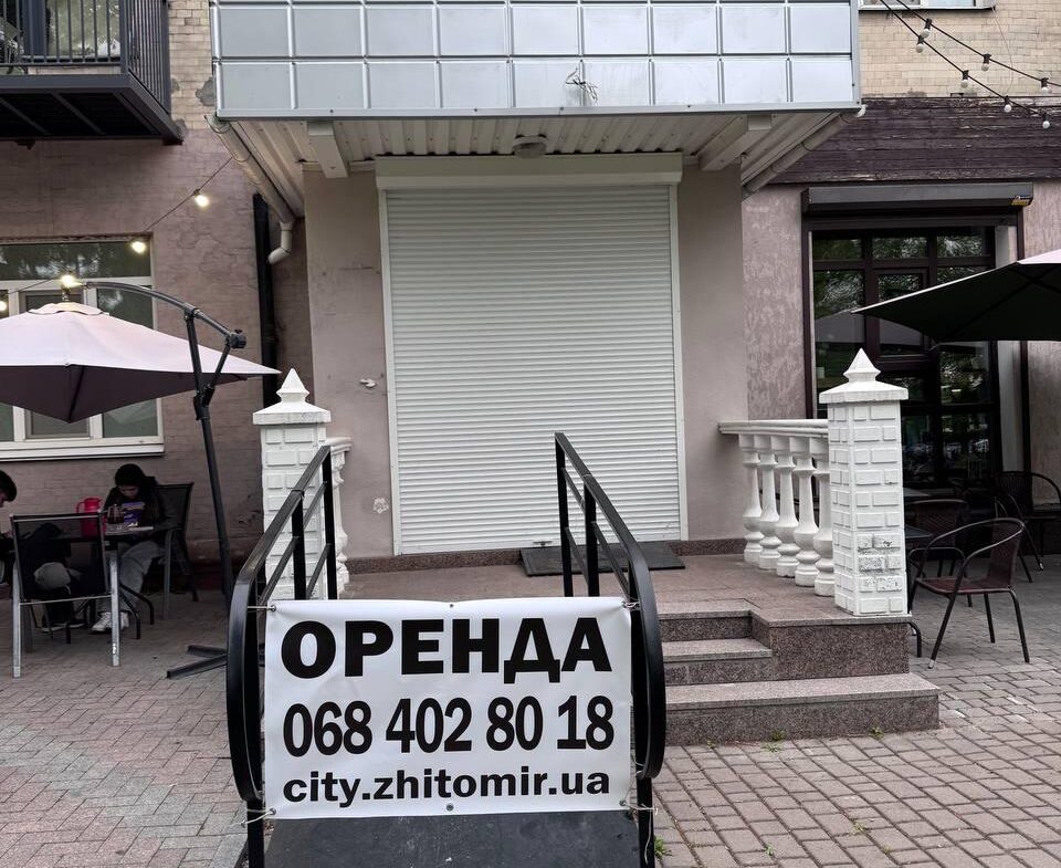 Приміщення у самому центрі міста — Небесної Сотні/Лятошинського, 57 м².