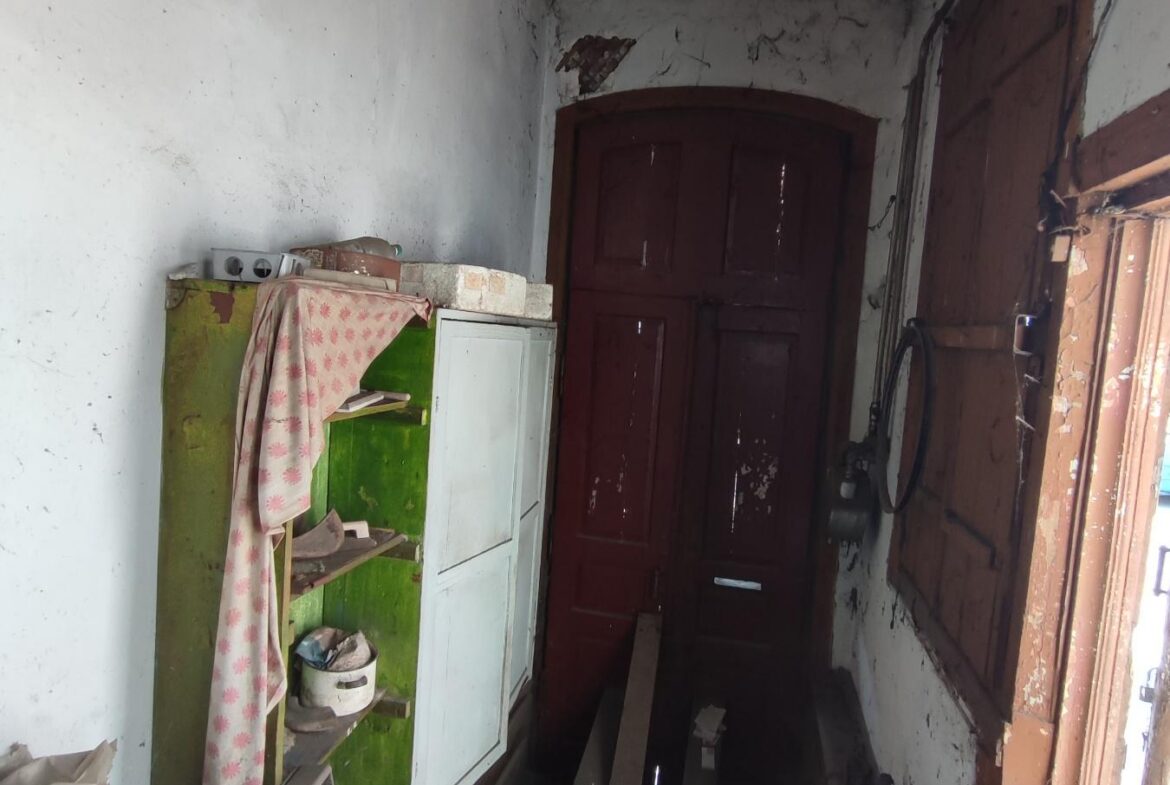 Продаж частини будинку з окремим входом, фасад, 5 вікон на вулицю, 92.7 кв.м.