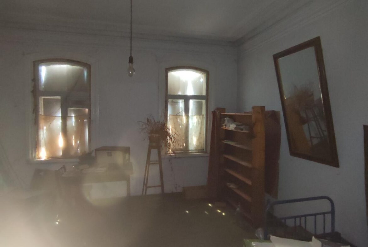 Продаж частини будинку з окремим входом, фасад, 5 вікон на вулицю, 92.7 кв.м.