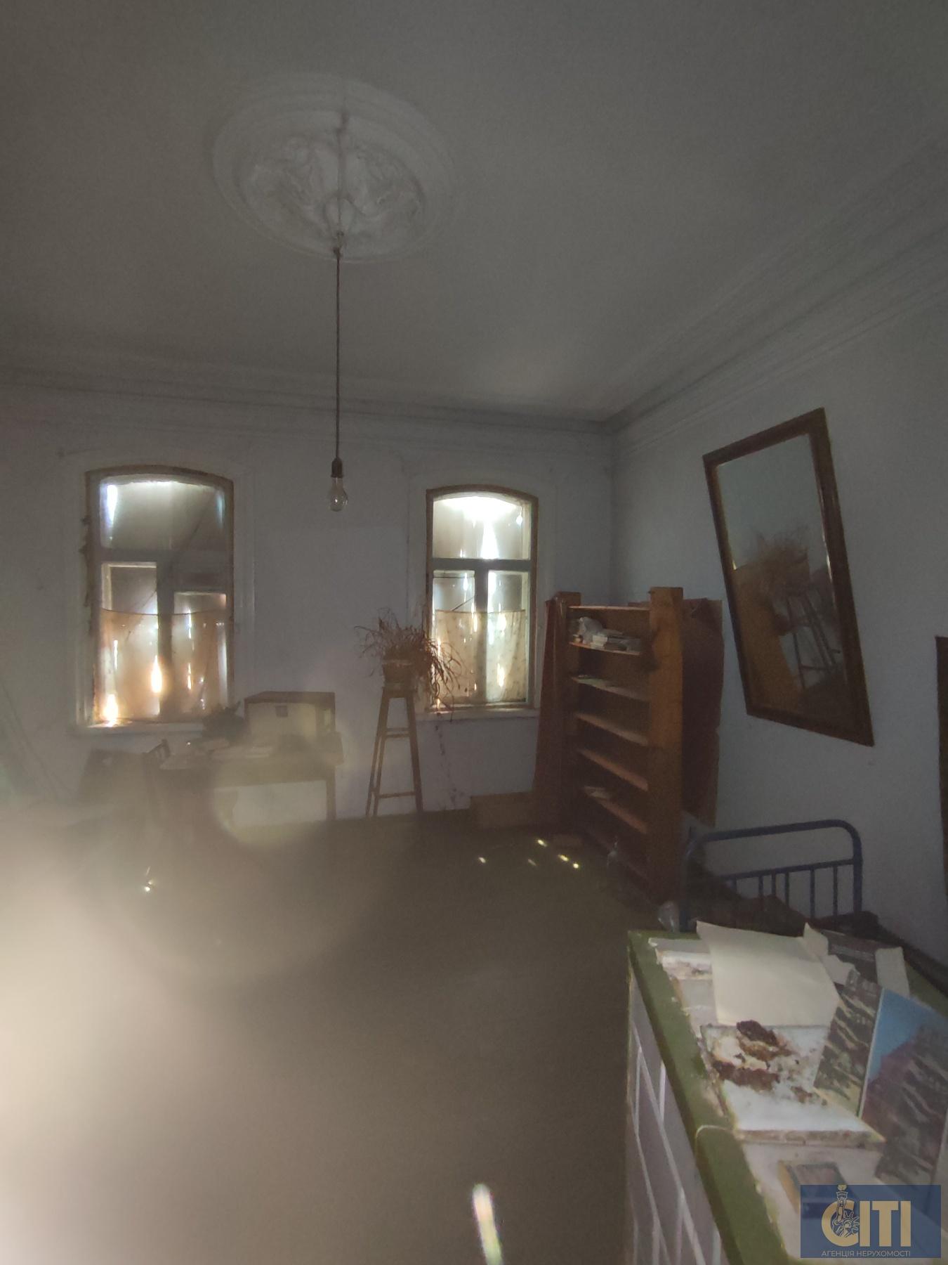 Продаж частини будинку з окремим входом, фасад, 5 вікон на вулицю, 92.7 кв.м.