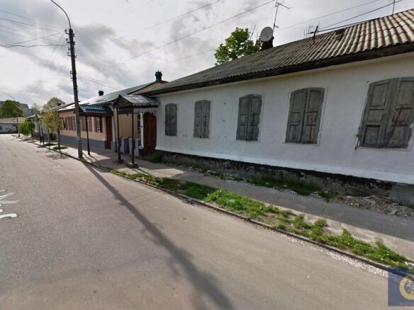 Продаж частини будинку з окремим входом, фасад, 5 вікон на вулицю, 92.7 кв.м.