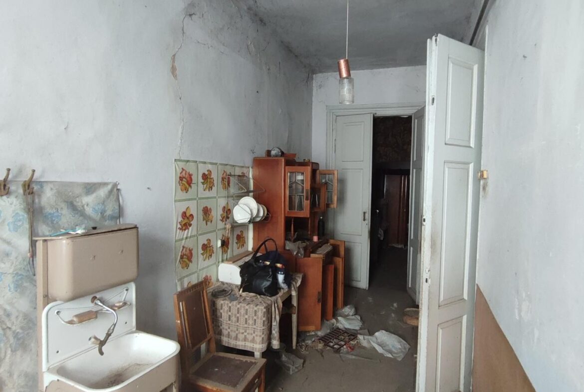 Продаж частини будинку з окремим входом, фасад, 5 вікон на вулицю, 92.7 кв.м.