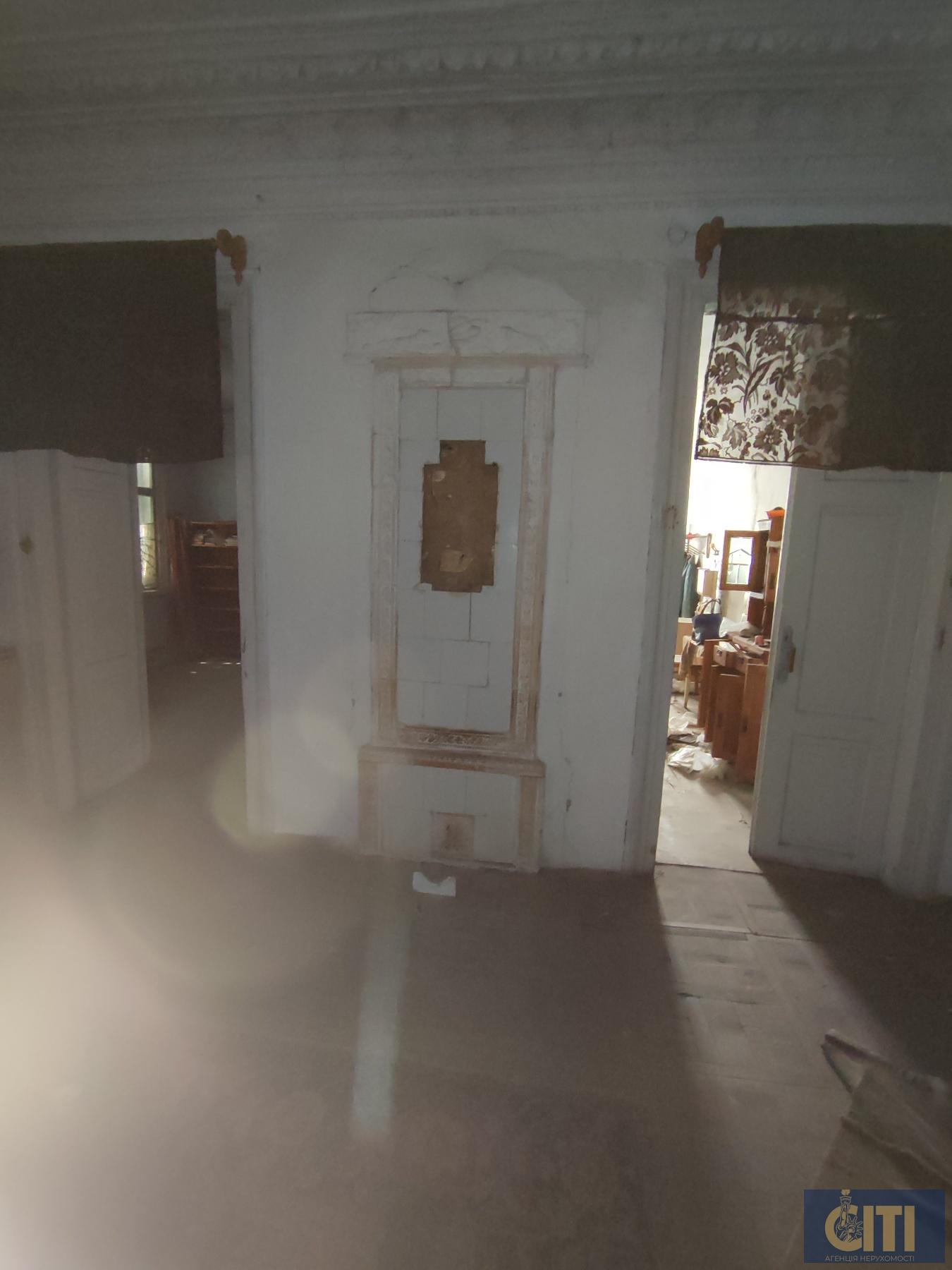 Продаж частини будинку з окремим входом, фасад, 5 вікон на вулицю, 92.7 кв.м.