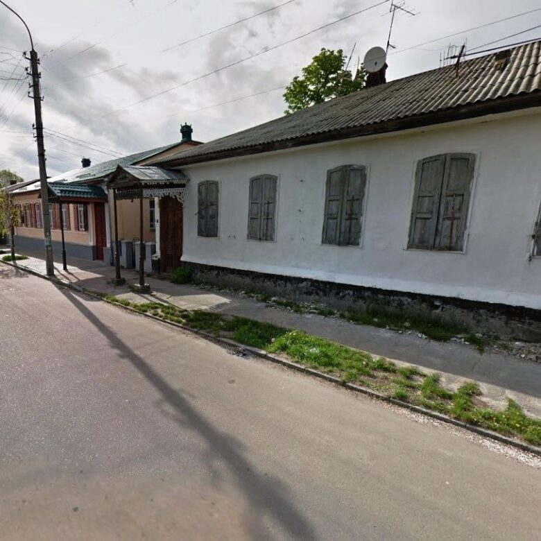 Продаж частини будинку з окремим входом, фасад, 5 вікон на вулицю, 92.7 кв.м.