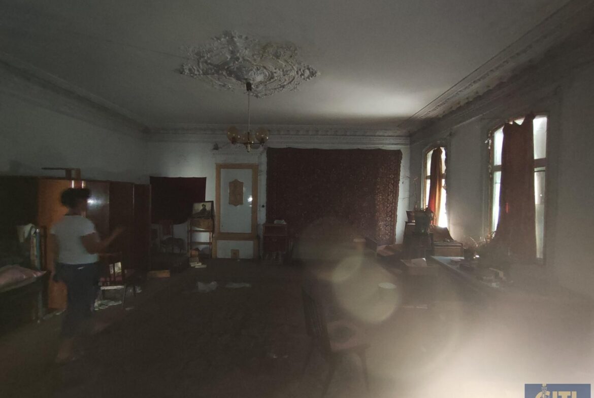 Продаж частини будинку з окремим входом, фасад, 5 вікон на вулицю, 92.7 кв.м.