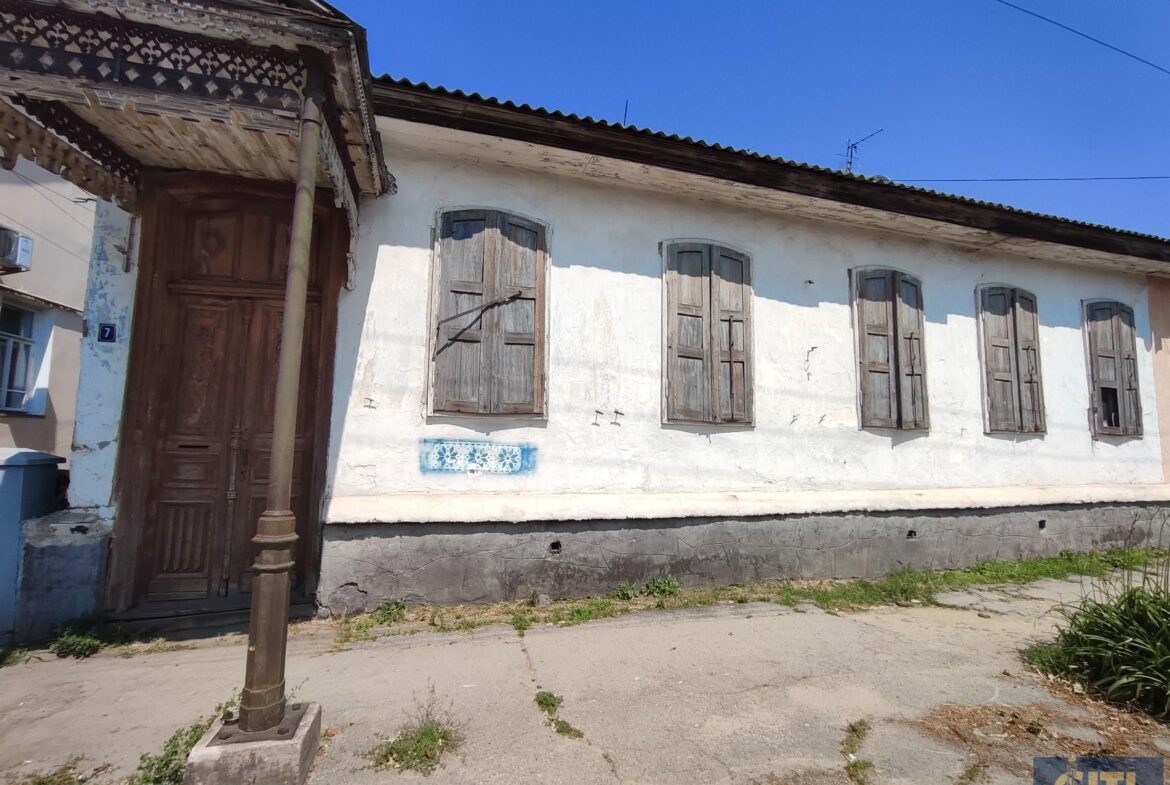 Продаж частини будинку з окремим входом, фасад, 5 вікон на вулицю, 92.7 кв.м.