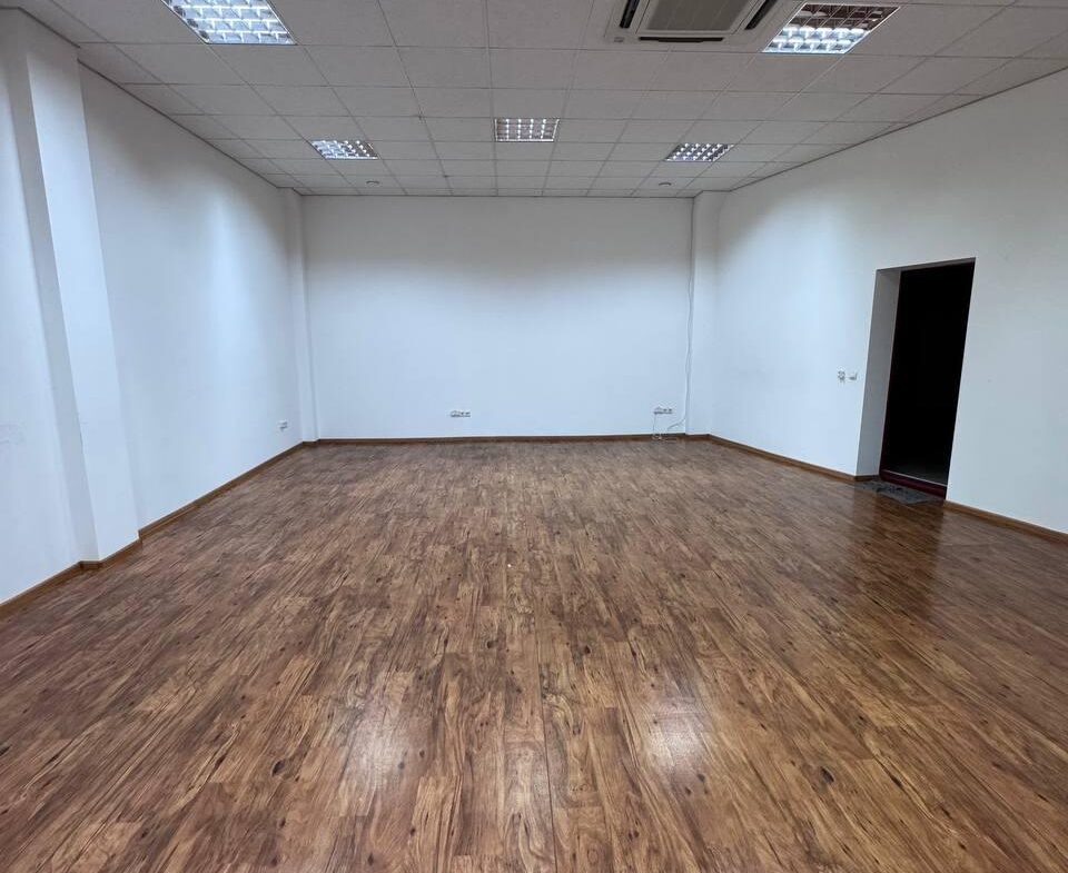 Задається в оренду офісне приміщення в Бізнес-центрі (Площа), 100 кв. м.