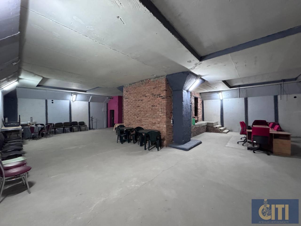 Задається в оренду офісне приміщення в Бізнес-центрі (Площа), 100 кв. м.