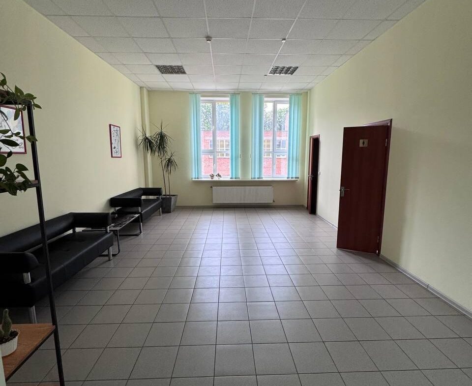 Задається в оренду офісне приміщення в Бізнес-центрі (Площа), 100 кв. м.